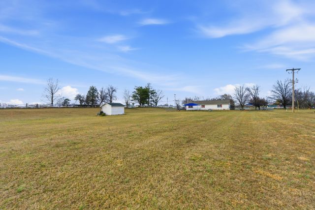 609 Hwy 52E, Portland, TN 37148