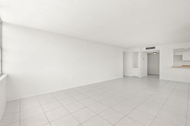 18011 Biscayne Boulevard 1704-1, Aventura, FL 33160