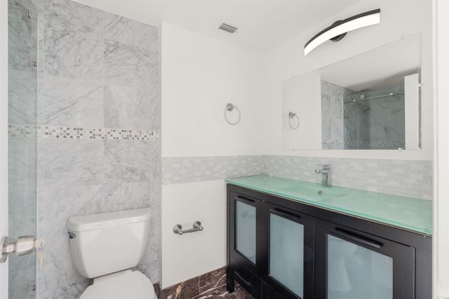 18011 Biscayne Boulevard 1704-1, Aventura, FL 33160