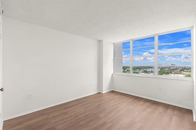 18011 Biscayne Boulevard 1704-1, Aventura, FL 33160