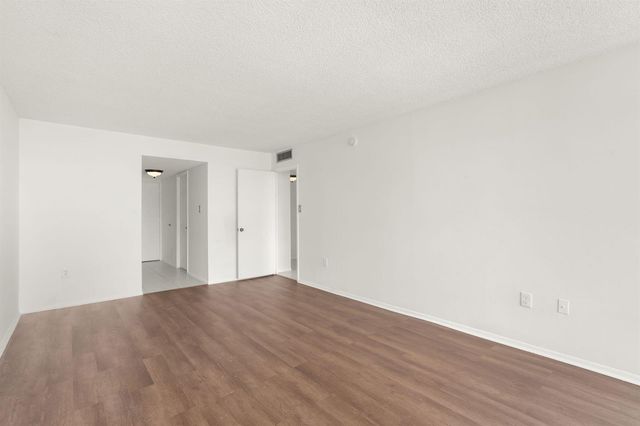 18011 Biscayne Boulevard 1704-1, Aventura, FL 33160