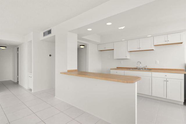 18011 Biscayne Boulevard 1704-1, Aventura, FL 33160