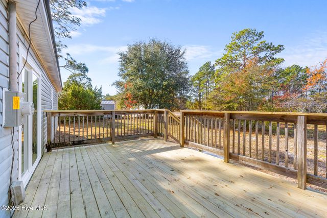 81 Crown Point Road, Hubert, NC 28539