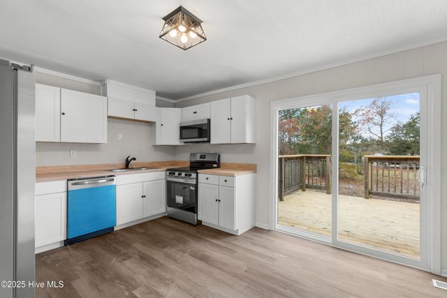 81 Crown Point Road, Hubert, NC 28539