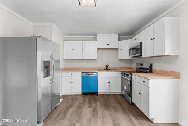 81 Crown Point Road, Hubert, NC 28539