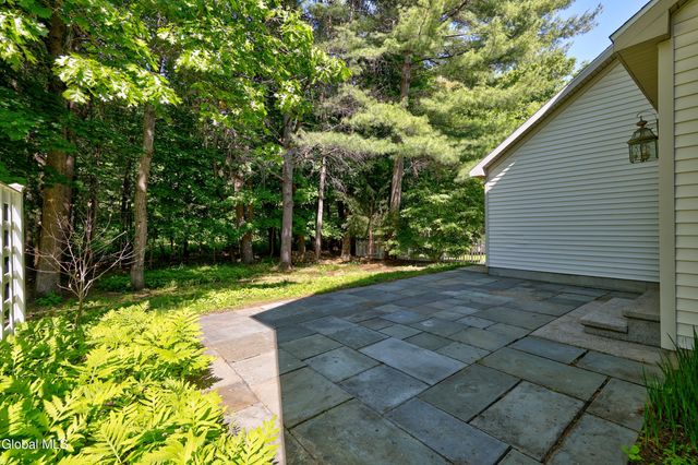 11 Thoroughbred Drive, Saratoga Springs, NY 12866