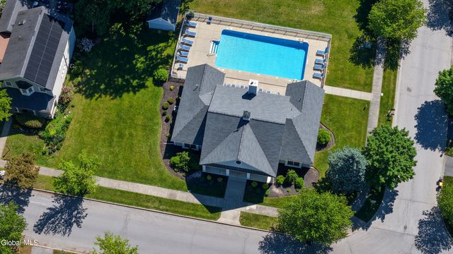 11 Thoroughbred Drive, Saratoga Springs, NY 12866
