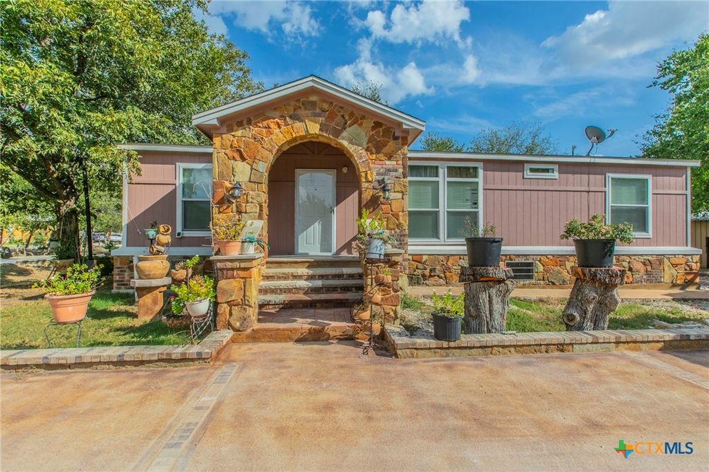 329 W Brook Street, Bartlett, TX 76511