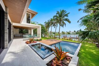 5 Barefoot Lane, Lantana, FL 33462