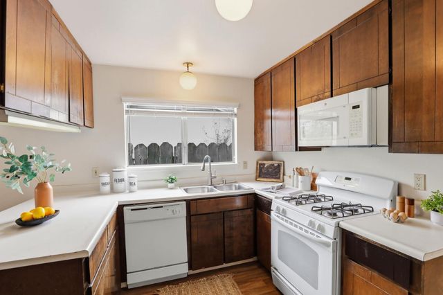 2701 Dorine Way, Sacramento, CA 95833