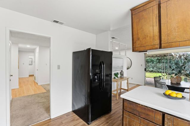 2701 Dorine Way, Sacramento, CA 95833