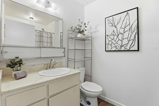 2701 Dorine Way, Sacramento, CA 95833