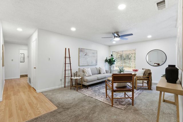 2701 Dorine Way, Sacramento, CA 95833