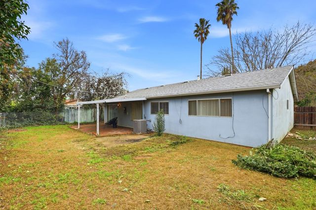 2701 Dorine Way, Sacramento, CA 95833