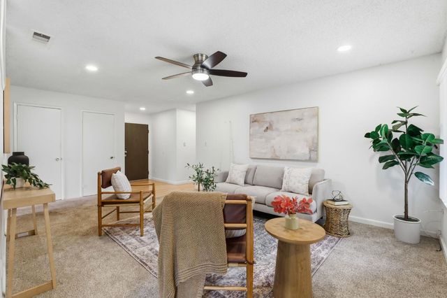 2701 Dorine Way, Sacramento, CA 95833