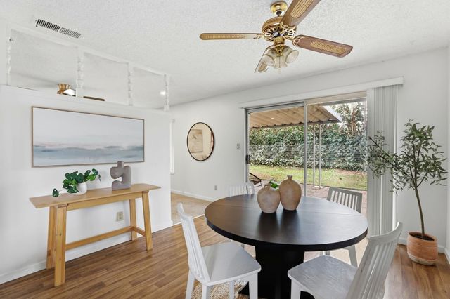 2701 Dorine Way, Sacramento, CA 95833