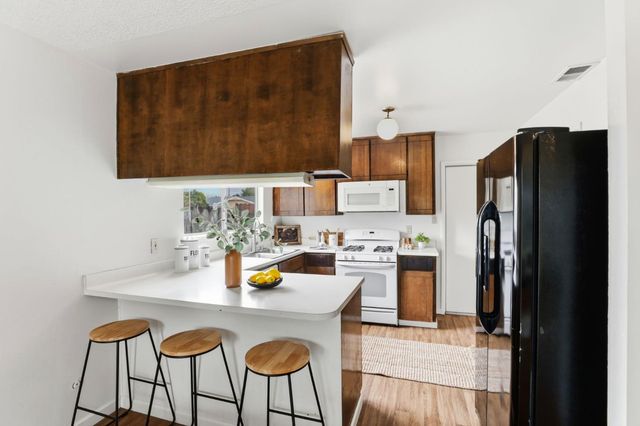 2701 Dorine Way, Sacramento, CA 95833