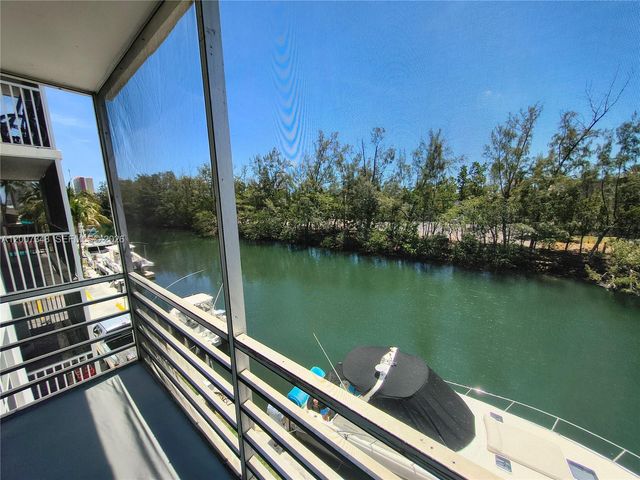 3660 NE 166th St 302, North Miami Beach, FL 33160