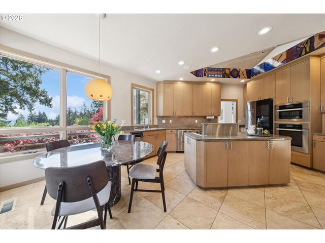 24400 Sw VALLEY VIEW Rd, West Linn, OR 97068