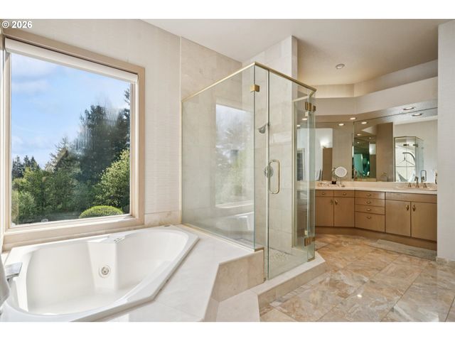24400 Sw VALLEY VIEW Rd, West Linn, OR 97068