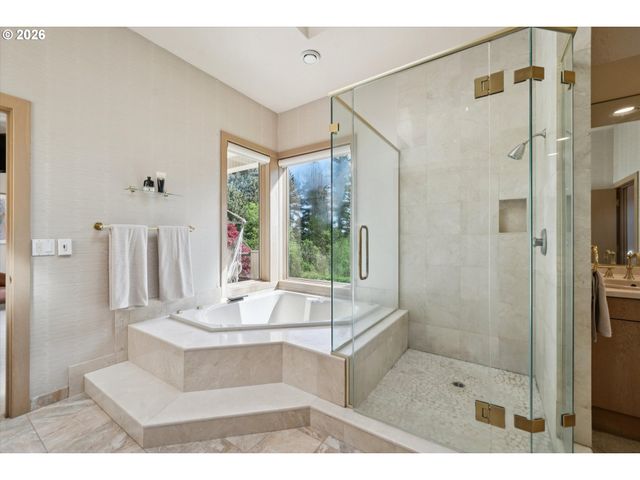 24400 Sw VALLEY VIEW Rd, West Linn, OR 97068
