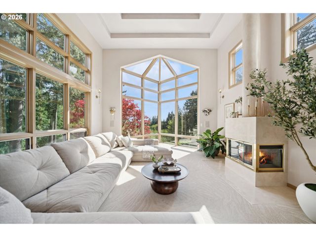 24400 Sw VALLEY VIEW Rd, West Linn, OR 97068