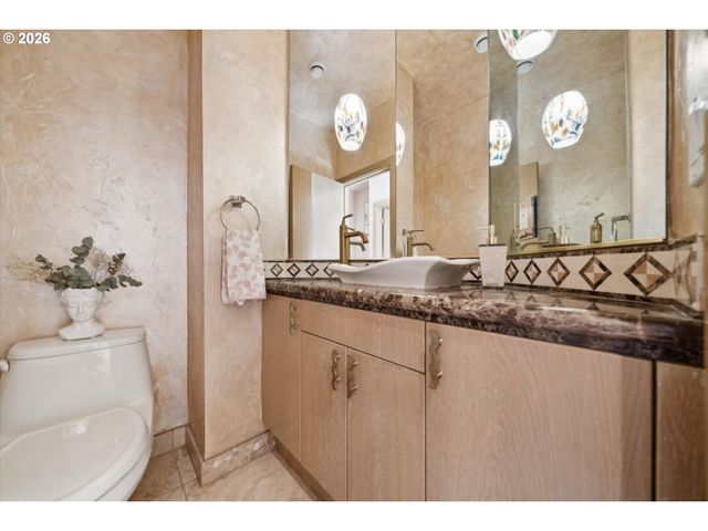 24400 Sw VALLEY VIEW Rd, West Linn, OR 97068