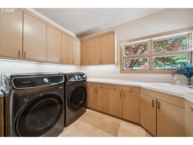 24400 Sw VALLEY VIEW Rd, West Linn, OR 97068