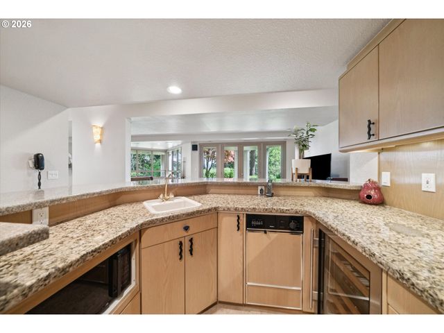 24400 Sw VALLEY VIEW Rd, West Linn, OR 97068