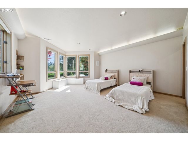 24400 Sw VALLEY VIEW Rd, West Linn, OR 97068