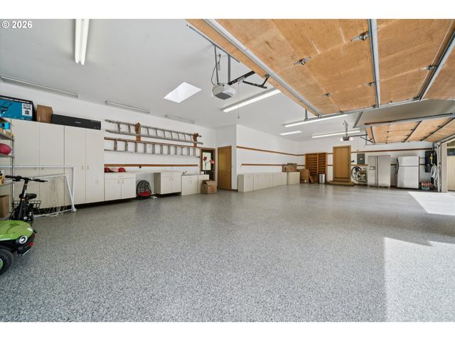 24400 Sw VALLEY VIEW Rd, West Linn, OR 97068