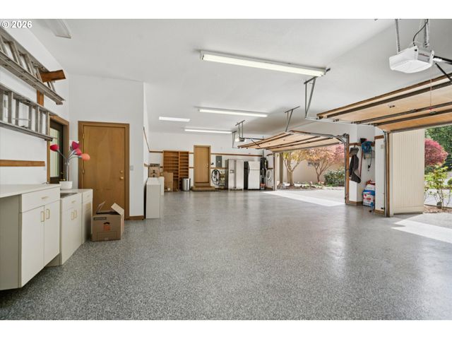 24400 Sw VALLEY VIEW Rd, West Linn, OR 97068