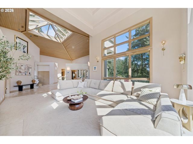 24400 Sw VALLEY VIEW Rd, West Linn, OR 97068