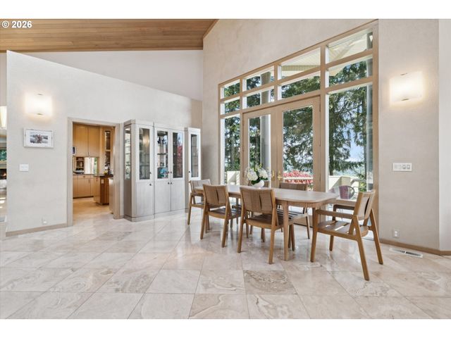 24400 Sw VALLEY VIEW Rd, West Linn, OR 97068