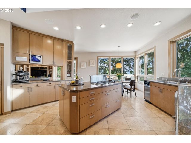 24400 Sw VALLEY VIEW Rd, West Linn, OR 97068