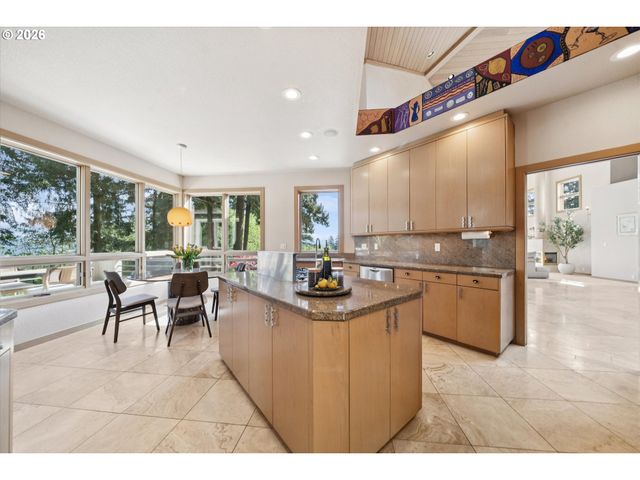 24400 Sw VALLEY VIEW Rd, West Linn, OR 97068