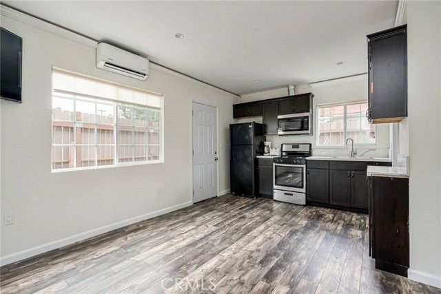 19308 W. Calvert Street, Tarzana (los Angeles), CA 91335