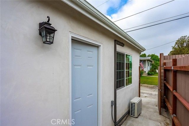 19308 W. Calvert Street, Tarzana (los Angeles), CA 91335