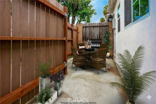 19308 W. Calvert Street, Tarzana (los Angeles), CA 91335
