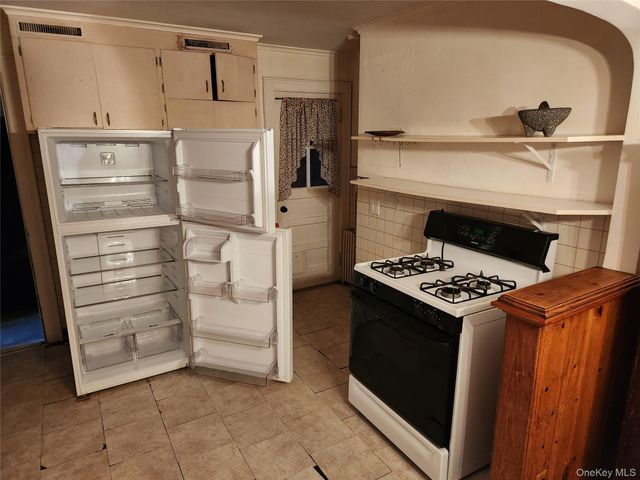 53 Riverside Drive, Riverhead, NY 11901