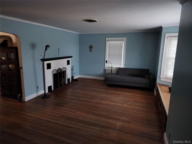 53 Riverside Drive, Riverhead, NY 11901