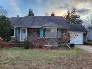 53 Riverside Drive, Riverhead, NY 11901