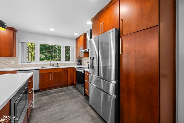 2741 Braeburn Road, Rochester Hills, MI 48309