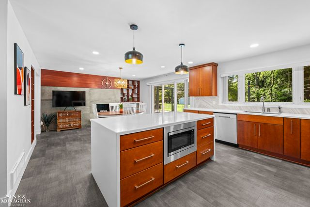 2741 Braeburn Road, Rochester Hills, MI 48309