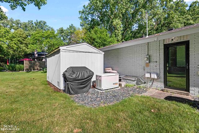 2741 Braeburn Road, Rochester Hills, MI 48309