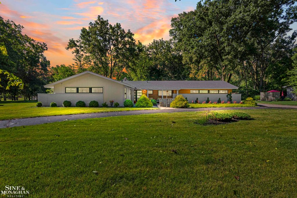 2741 Braeburn Road, Rochester Hills, MI 48309
