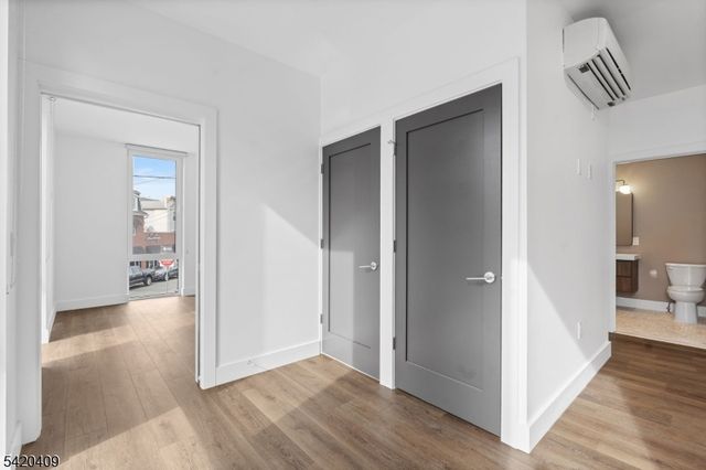 21 Lincoln Park 100, Newark City, NJ 07102