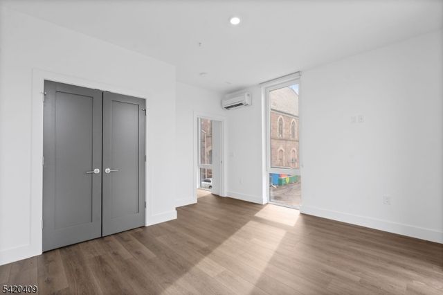 21 Lincoln Park 100, Newark City, NJ 07102