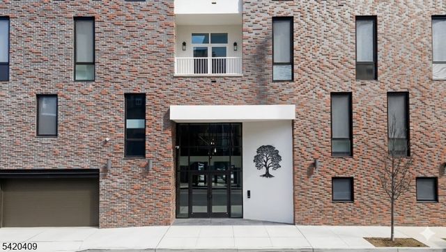 21 Lincoln Park 100, Newark City, NJ 07102