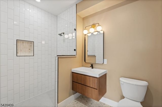 21 Lincoln Park 100, Newark City, NJ 07102